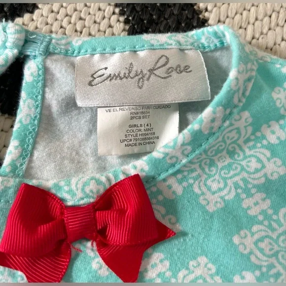 Emily rose Santa shirt size 4 - Picture 3 of 3
